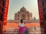 ilustrasi-wisatawan-yang-sedang-liburan-di-india-cek-panduan-transportasi-yang-ada-di-india.jpg