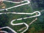 jalan-di-pegunungan-tianmen-china_20170808_155613.jpg