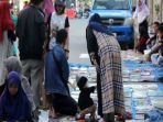 jalan-raya-di-depan-stadion-parasamya-majene_20170814_142101.jpg
