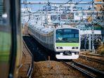 jalur-yamanotestasiun-komagome-kota-toshima-metropolis-tokyo-jepang.jpg