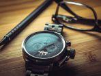 jam-tangan-hitam.jpg