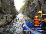 jelajah-sungai-leuwi-daleum.jpg