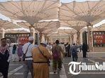 jemaah-haji-indonesia-saat-berada-di-halaman-masjid-nabawi-madinah.jpg