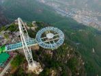 jembatan-kaca-china_20170823_122612.jpg