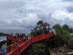 jembatan-merah-pantai-menganti.jpg