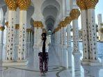 jennie-blackpink-berpose-di-masjid-agung-sheikh-zayed-abu-dhabi-1.jpg