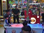 jokowi-dan-iriana-saat-ajak-jalan-jalan-jan-ethes-di-solo-paragon-mall-sabtu-16112019-malam.jpg