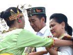 jokowi-dan-iriana-saat-tiba-di-nusa-tenggara-timur.jpg