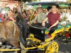 jokowi-naik-andong-malioboro_20171231_165248.jpg