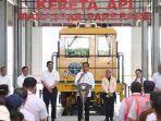 jokowi-saat-meresmikan-kereta-api-di-sulawesi.jpg