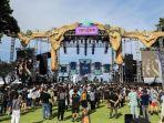 joyland-stage.jpg