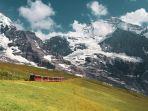 jungfraubahn-adalah-kereta-api-yang-membentang-dari-kleine-scheidegg.jpg
