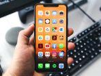 juru-parkir-membeli-iphone-menggunakan-uang-receh.jpg