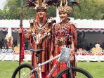 kaesang-pangarep-dan-erina-gudono-memakai-baju-adat-minahasa.jpg