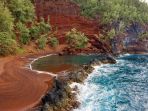 kaihalulu-bay-red-sand-beach-maui-hawaii_20170809_233334.jpg