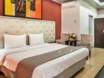 kamar-penginapan-di-the-rizen-hotel.jpg