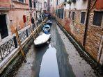 kanal-kanal-kecil-di-venesia-mengalamai-air-surut.jpg