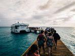 kapal-menuju-Pulau-Dolphin-di-Pulau-Harapan-Kepulauan-Seribu-Jakarta.jpg
