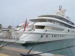kapal-pesiar-mewah-dilbar.jpg