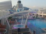 kapal-pesiar-world-dream-cruise_20180107_084815.jpg