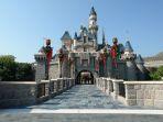 kastil-hong-kong-disneyland.jpg