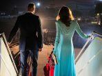 kate-middleton-turun-dari-pesawat.jpg