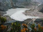 kawah-di-gunung-tangkuban-parahu.jpg