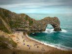 kawasan-pantai-di-durdle-door-inggris.jpg
