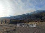 kebakaran-bukit-teletubbies-di-bromo-3.jpg