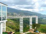 kemuning-sky-hills-dengan-jembatan-kaca-viral.jpg