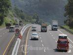 kendaraan-melintas-di-jalan-tol-tans-jawa.jpg