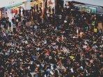 kepadatan-bandara-hong-kong.jpg