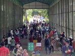 keramaian-pengunjung-saat-liburan-di-taman-margasatwa-ragunan-jakarta-selatan-jakarta.jpg