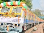 kereta-api-tenaga-surya_20170724_193417.jpg