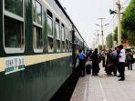 kereta-di-china.jpg