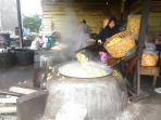 VIDEO Kuliner Aceh - Pelintas Dua Provinsi Singgah di Lembah Seulawah, Ini Oleh-oleh Favoritnya