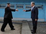 kim-jong-un-bertemu-dengan-moon-jae-in_20180502_102021.jpg