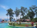 Wisata Minahasa Utara - Kolam Renang Resort Ini Menghadap ke Laut Sulawesi, Alang-alang Jadi Atap