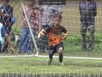 kiper-cilik-persija-the-next-guffon-indonesia_20180425_151154.jpg