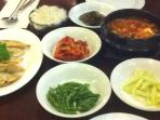 Kuliner Korea di Bali - Yuk ke Sanur, Ada Bibimbab Dalam Mangkuk Panas dan Yukgejang Kaldu Merah
