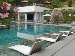 kolam-renang-nava-hotel-tawangmangu.jpg
