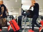 kolase-foto-pria-treadmill-sambil-bawa-koper-dan-tas-jinjing.jpg