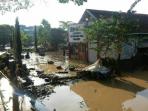 kondisi-setelah-banjir-bandang-di-garut_20160921_175941.jpg
