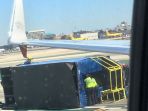 kondisi-truk-bandara-yang-terguling_20170521_164609.jpg