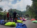 kopi-tubing-juga-menyediakan-area-outdoor-dengan-beanbag.jpg