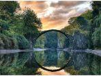 kromlau-park-ada-jembatan-iblis-jerman.jpg