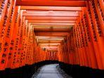kuil-fushimi-inari-satu-tempat-wisata-instagramable-yang-sering-dikunjungi-turis.jpg