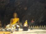 kuil-wat-tham-khao-luang-cave-thailand_20160616_100434.jpg<pf>kuil-wat-tham-khao-luang-cave-thailand_20160616_100627.jpg