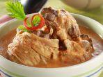 kuliner-ayam-santan-merah-untuk-menu-makan-siang.jpg