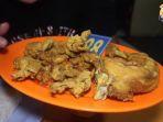 kulit-ayam-di-warung-makan-pak-tri.jpg